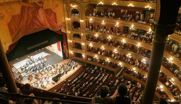 Ученые назвали общественные места с самым низким уровнем риска подхватить ковид