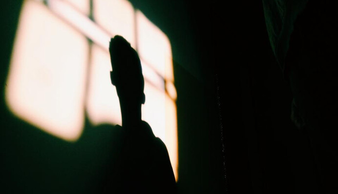 Дівчина знайшла за дзеркалом моторошну потаємну кімнату і розкрила її таємницю в TikTok