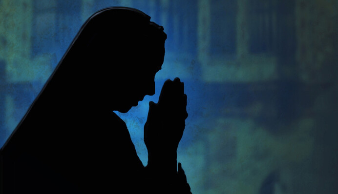 Больше чем фото: монахиня в Мьянме стала на колени, чтобы остановить кровавый разгон протестов