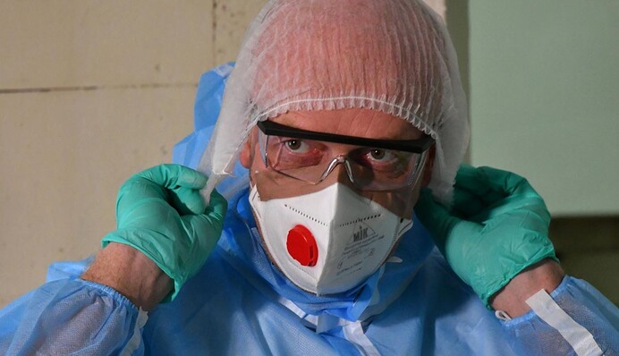 Вражає навіть нирки і печінку: чим небезпечний британський коронавірус