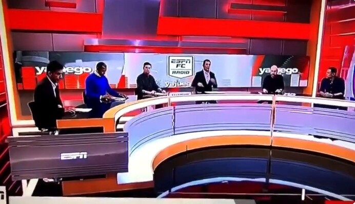 На ведучого каналу ESPN у прямому ефірі впала декорація: обійшлося без травм, але відео не для людей зі слабкими нервами