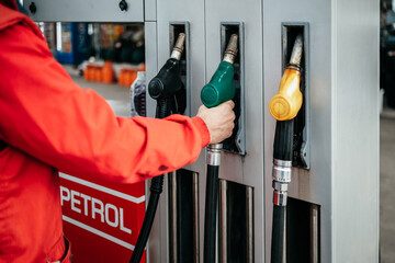 Медведчук влаштував наїзд: що буде з цінами на дизель і автогаз