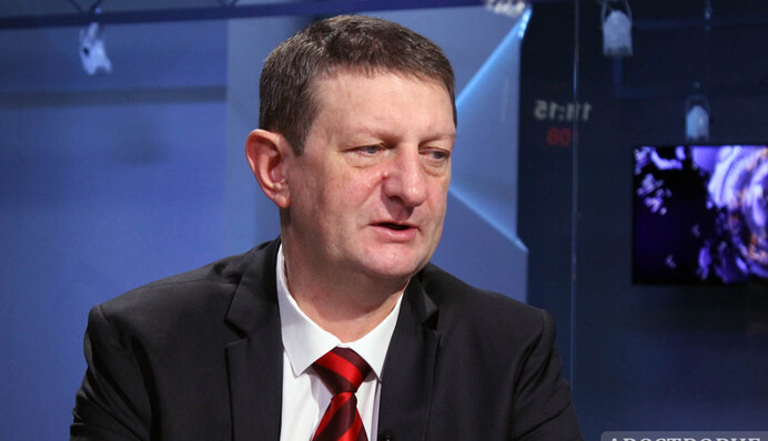 Нашим старикам вводят вакцину, на которую в мире есть возрастные ограничения  - Иван Сорока