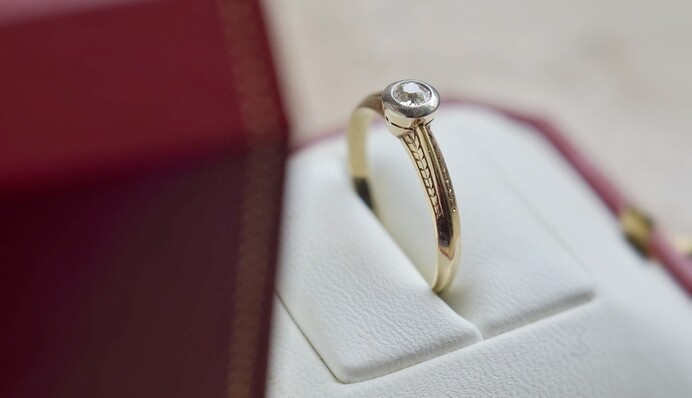 Велосипедист-екстремал інсценував жорстке падіння, щоб зробити пропозицію коханій: відео