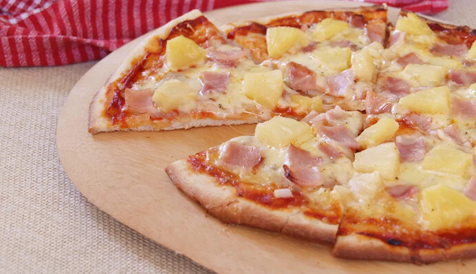 Как приготовить дома гавайскую пиццу: рецепт для любителей курицы с ананасами
