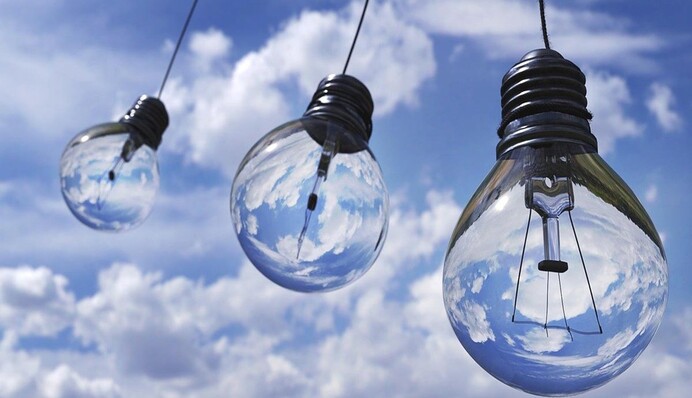 Бути середнім класом в Україні невигідно: хто платить за 