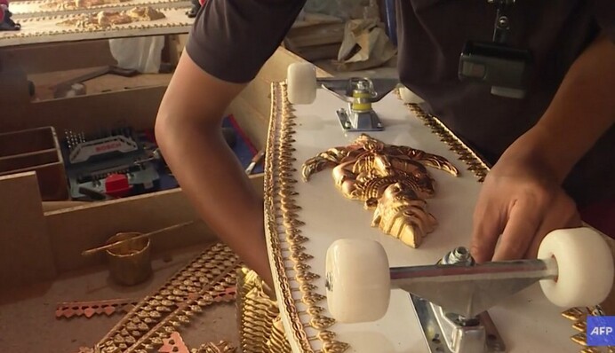 Трунар раптом вирішив зайнятися скейтбордами, але поки успіхи так собі - на таких дошках хіба що в останній заїзд