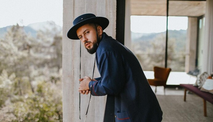 Як виглядає будинок співака Monatik'а під Києвом: відео з дрону