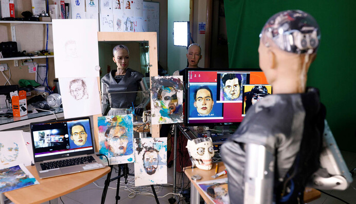 Робот София нарисовала автопортрет, и его тут же продали за сотни тысяч долларов