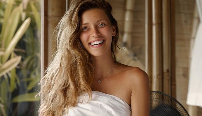 Регіна Тодоренко вперше за 23 роки обрізала довге волосся, і зробила це власноруч