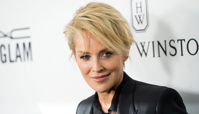 Шэрон Стоун рассказала, как ей увеличили грудь без разрешения