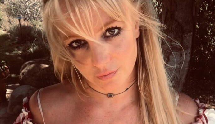 Візажист Брітні Спірс заявив, що співачці не дозволяють самій вести Instagram