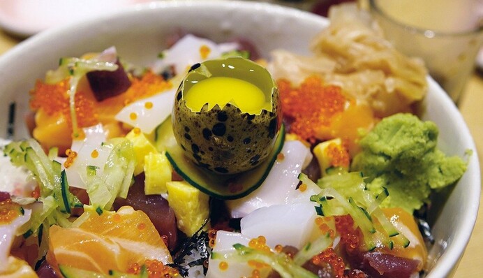 Как приготовить салат с тунцом: 3 простых рецепта с овощами и заправкой