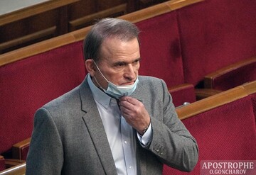 "НеУкраїнський вибір": як Зеленський вичавлює Медведчука "за поребрик" до кума