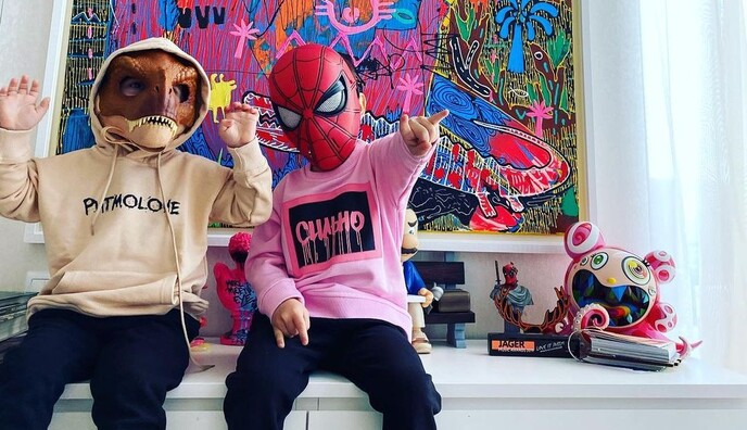 Monatik з дружиною показали обличчя своїх синів - красива сім'я прикрасила обкладинку відомого глянцю