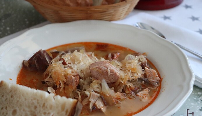 Як приготувати капусняк із квашеної капусти: класичний рецепт