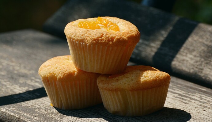 Печем дома ароматные кексы на кефире: подробный рецепт к чаю