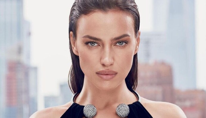 Ирина Шейк блеснула фигурой в прозрачном комбинезоне именитого французского бренда