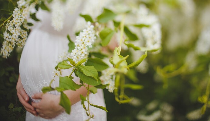 Девушка стала на место беременных и попробовала странные сочетания продуктов - эксперимент ее приятно удивил