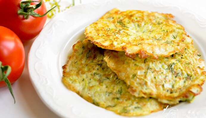 Как приготовить оладьи из кабачка с хрустящей корочкой: простой рецепт