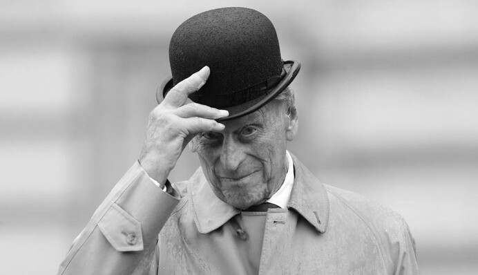 Заради Єлизавети II принц Філіп відмовився від титулів, прізвища і навіть віри - яким було його життя