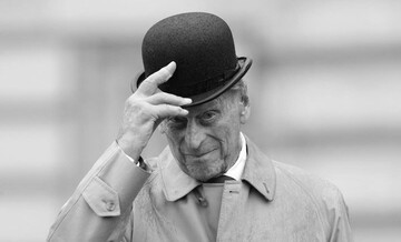 Ради Елизаветы II принц Филипп отказался от титулов, фамилии и даже веры - какой была его жизнь