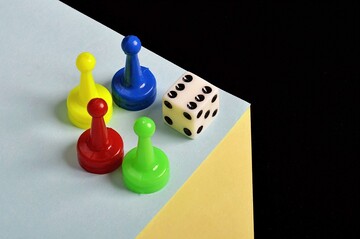 Семья затеяла ремонт и нашла под полом дома необычный 