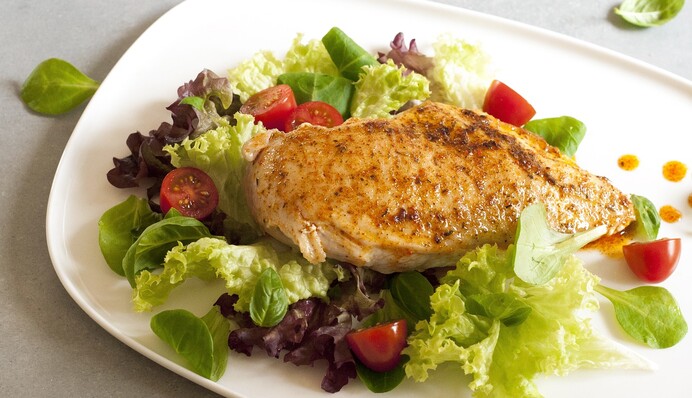 Что приготовить из куриного филе: 3 легких рецепта для вкусного ужина