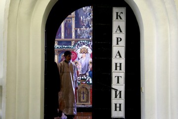 Онлайн або до церкви: як проходити­муть богослужіння у Вербну неділю і на Великдень