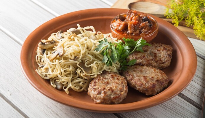 Как приготовить котлеты в духовке и сэкономить время: подробный рецепт