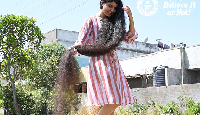 Дівчина з найдовшими волоссям в світі вперше за 12 років зробила коротку стрижку: фото