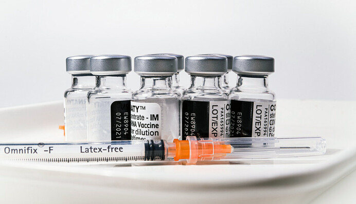 У медиків забрали 6,5 мільярдів на вакцини: що чекає на лікарні та пацієнтів