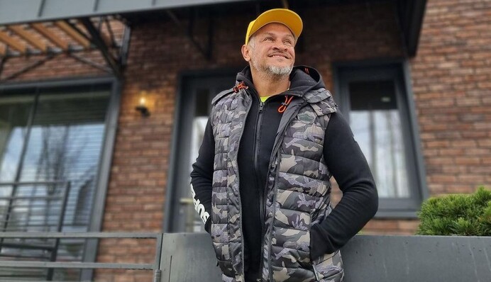 Ектор Хіменес-Браво показав свій стильний будинок у котеджному містечку Ірпеня: фото