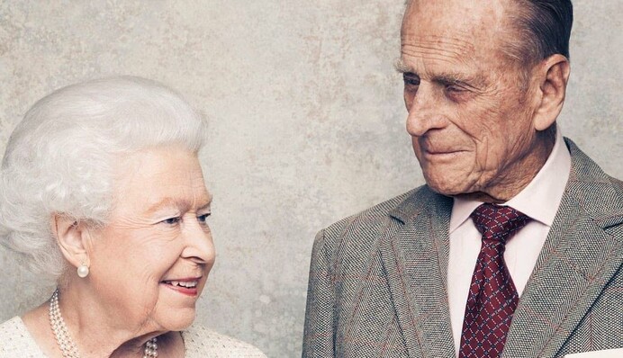 В день похорон Елизавета II поделилась одной из своих самых любимых фотографий с покойным мужем
