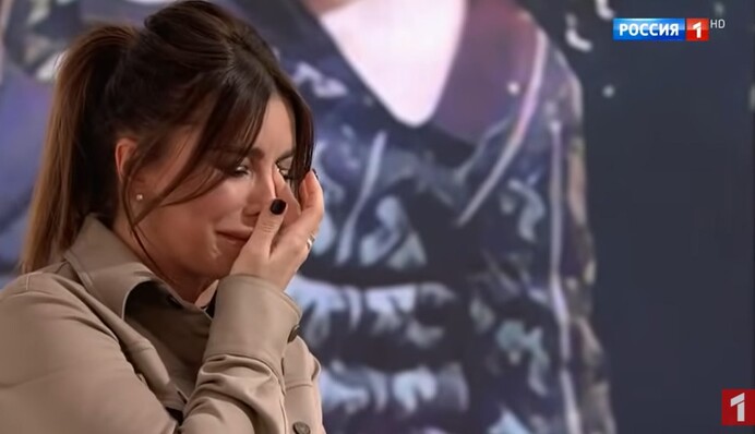 Ані Лорак розплакалась на російському каналі, розповідаючи про смерть брата