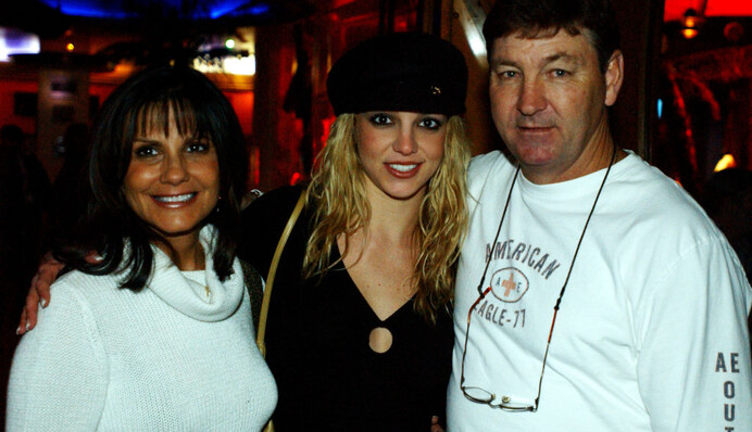 Батько Брітні Спірс звинуватив її матір в експлуатації співачки