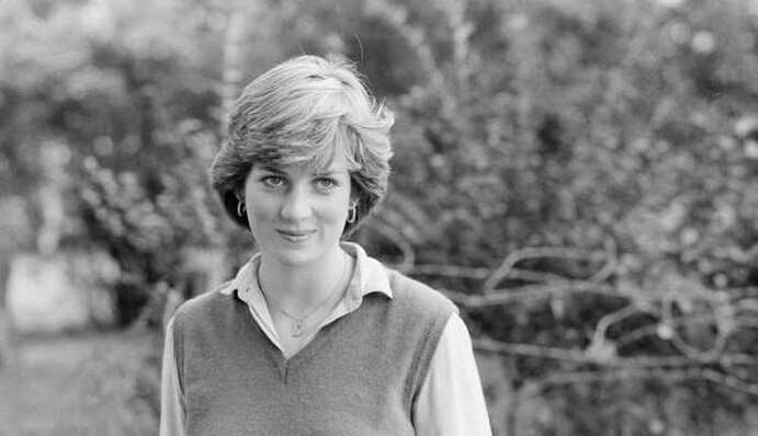 В сети показали редкое фото принцессы Дианы, когда за ней следили толпы журналистов