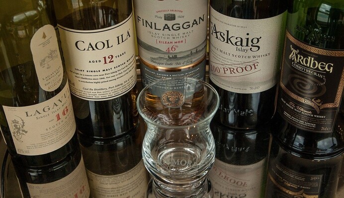 Пляшка найстарішого в світі віскі піде з молотка за тисячі доларів - його міг куштувати ще перший президент США