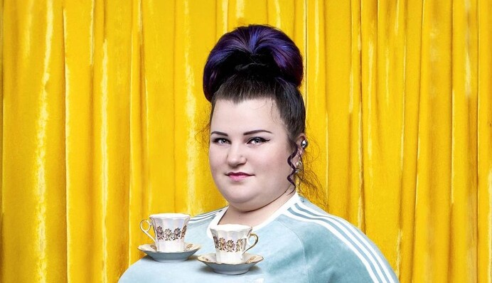 Мы видели alyona alyona в образах Рианны и NK, но пародию на Дмитрия Гордона точно не ждали: фото