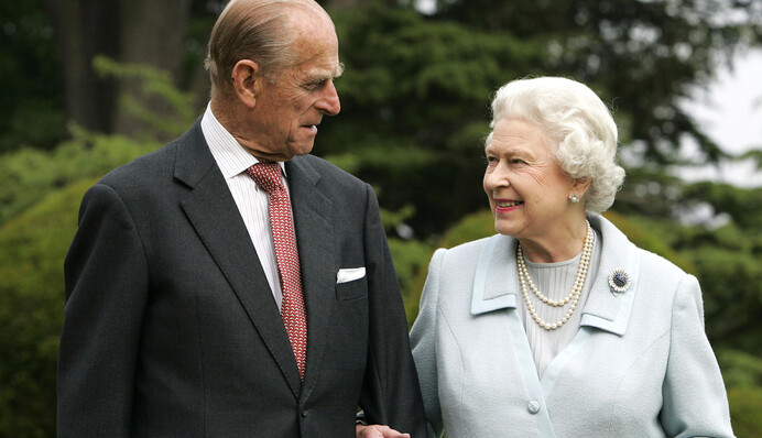 После смерти мужа Елизавета II разослала открытки всем сочувствующим - они очень милы