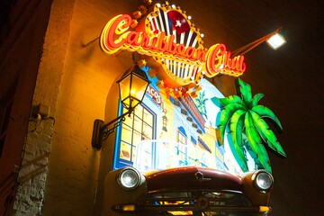 Концертный май в Caribbean Club: юмор, варьете, джаз, театр и концерты