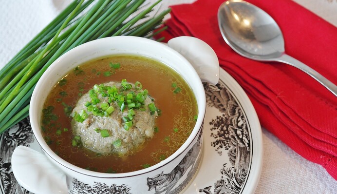 Как приготовить легкий куриный суп для разгрузки после пасхального стола: простой рецепт
