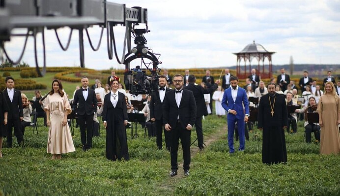 Александр Пономарев, Злата Огневич, DZIDZIO и другие исполнили Пасхальную песню на 12 языках: видео