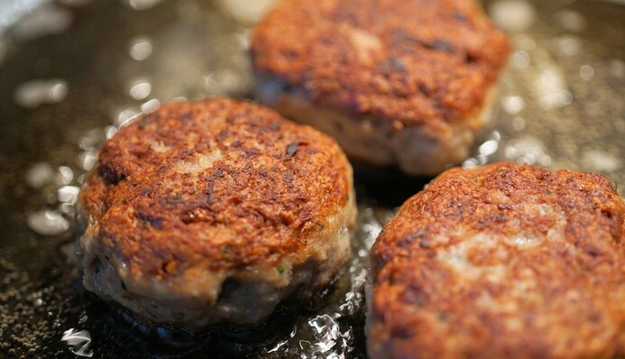 Как приготовить вкусные котлеты быстро: самый простой рецепт