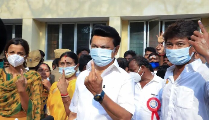 На выборах в Индии победил Сталин, но после победы Гитлера в Намибии людям уже не смешно