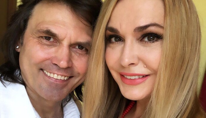 Ольга Сумская в честь годовщины брака показала редкие фото со свадьбы - как выглядела пара 25 лет назад