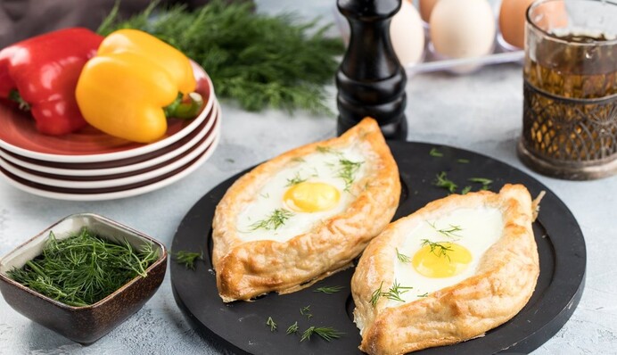 Как приготовить дома вкусное хачапури по-аджарски: рецепт грузинской кухни