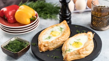 Як приготувати вдома смачне хачапурі по-аджарськи: рецепт грузинської кухні