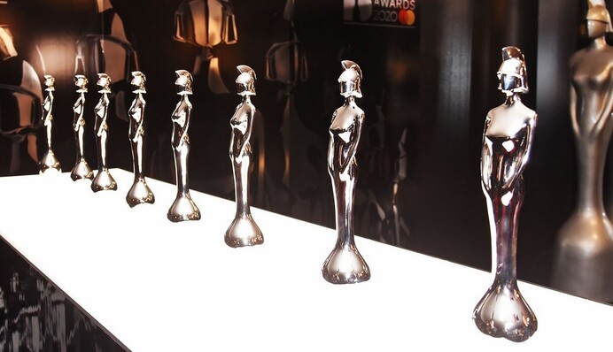 В Лондоне раздали премии Brit Awards 2021: главное об итогах церемонии