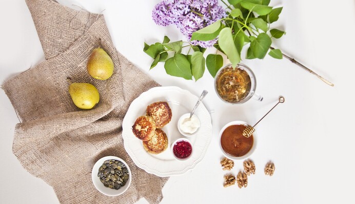 Как приготовить вкусные сырники без муки: простой рецепт на завтрак